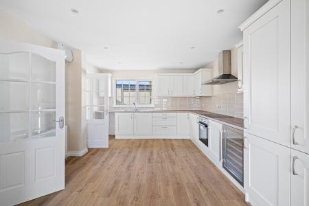 8 Pearse Gardens, Strabane, BT82 9AS-15.jpg