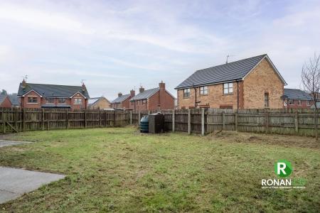 24 Castletown Court, Strabane, BT82 9FZ (7 of 32).jpg