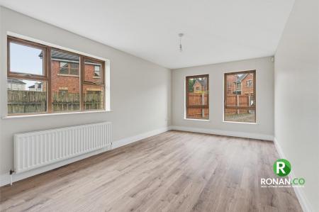 24 Castletown Court, Strabane, BT82 9FZ (19 of 32).jpg