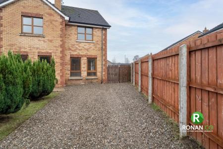 24 Castletown Court, Strabane, BT82 9FZ (5 of 32).jpg