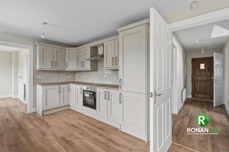 24 Castletown Court, Strabane, BT82 9FZ (14 of 32).jpg