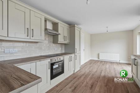 24 Castletown Court, Strabane, BT82 9FZ (17 of 32).jpg