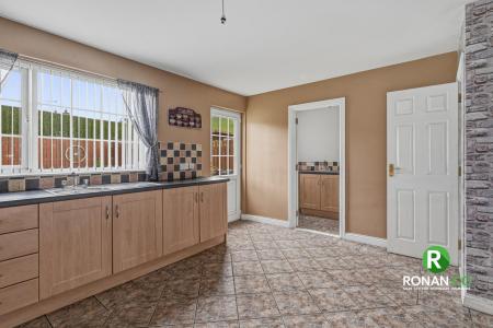 2 Grangewood, Strabane, BT82 8GW (16 of 24).jpg