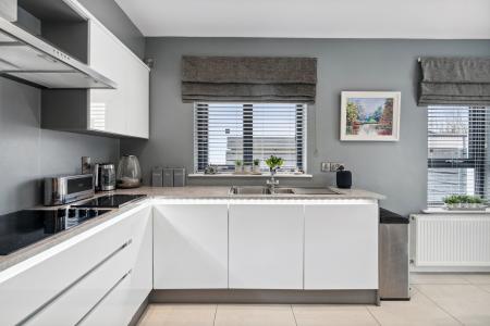 12 Mourne Manor, Strabane-21