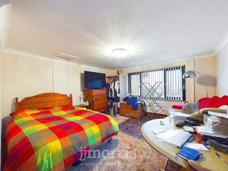 Bedroom 4/Potential Annexe Area