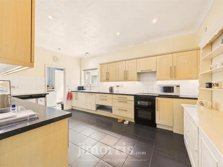 Kitchen/Breakfast Room