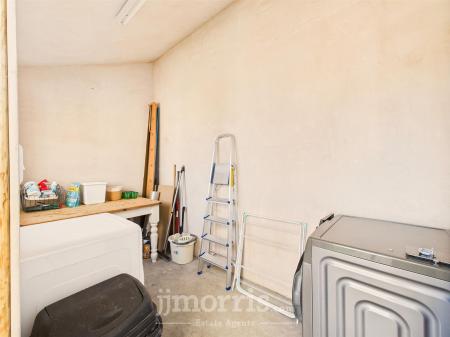 CAM05297G0-PR0081-STILL025.jpg
