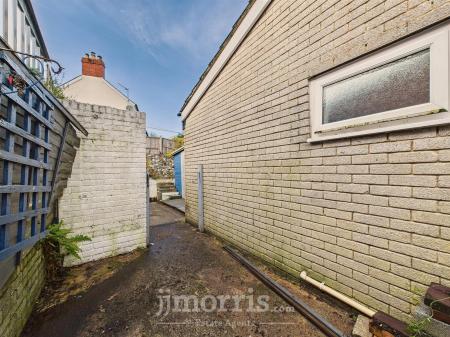 CAM05297G0-PR0123-STILL004.jpg