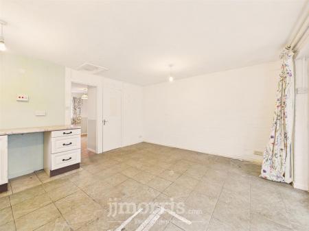 CAM05297G0-PR0120-STILL005.jpg