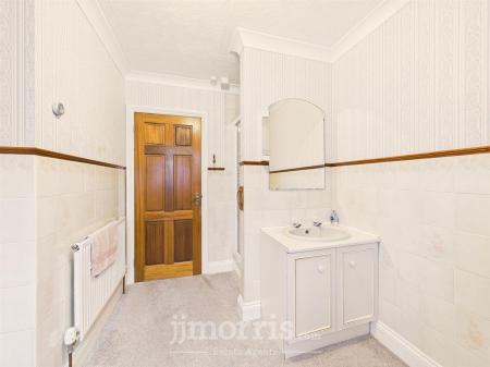 CAM05297G0-PR0124-STILL029.jpg