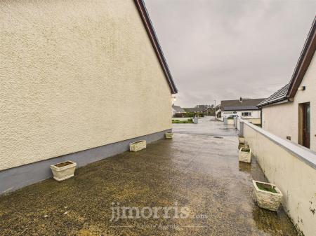 CAM05297G0-PR0124-STILL040.jpg