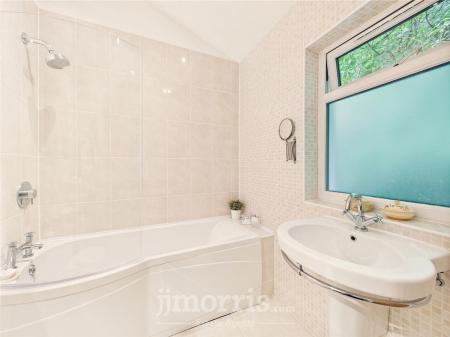 En Suite Bathroom