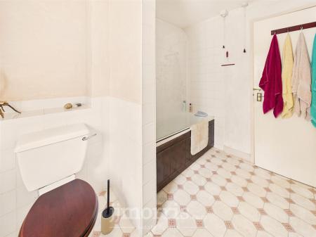 CAM05297G0-PR0069-STILL004.jpg