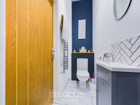 CAM03686G0-PR0096-STILL036.jpg