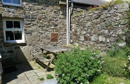 20293 Fferm Ty Uchaf Patio.JPG