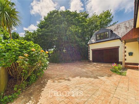 Integral Double Garage/Workshop