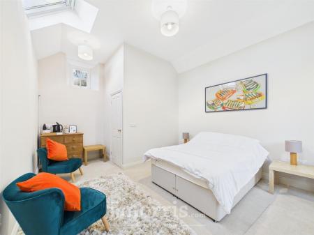 Bedroom/Sitting Room