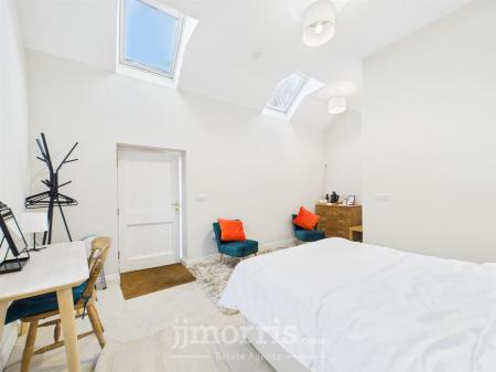 Bedroom/Sitting Room