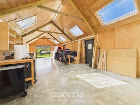Multipurpose Studio/Garage/Workshop