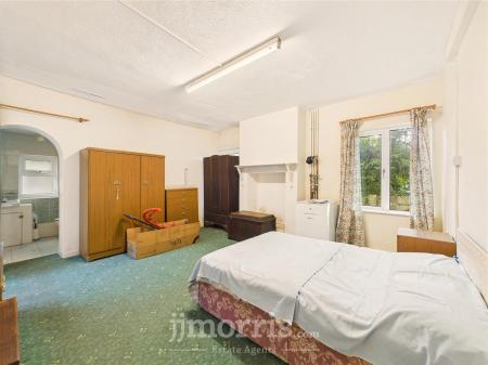 Living Room/Bedroom 6