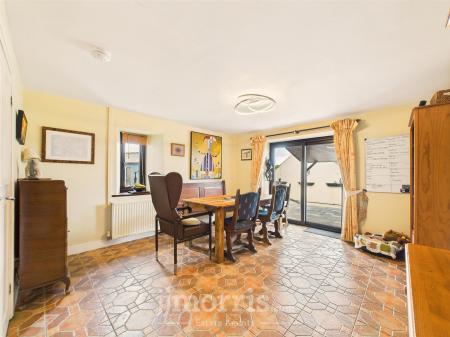 Breakfast/Family Room