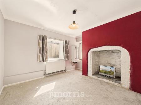 Bedroom 2/Dining Room