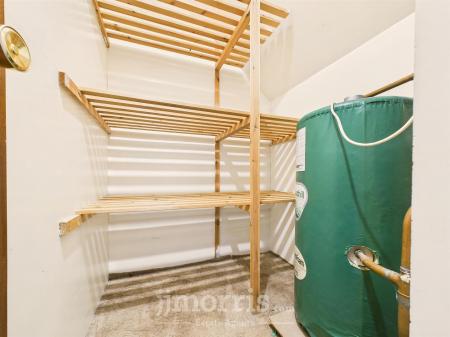 Walk in Airing Cupboard