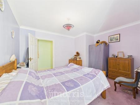 CAM02122G0-PR0262-STILL014.jpg