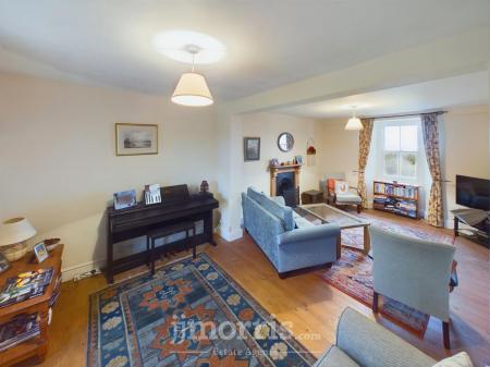 CAM03686G0-PR0224-STILL004.jpg