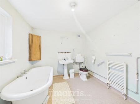 Bath/Wet Room