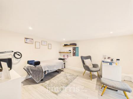 Bedroom 3/Study