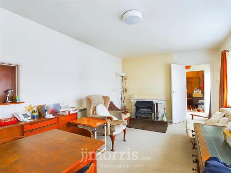 CAM02122G0-PR0215-STILL006.jpg