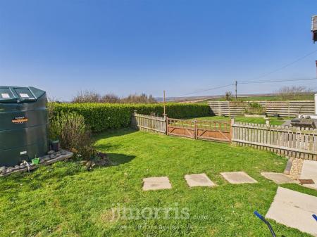 CAM02121G0-PR0136-STILL006 - Copy - Copy.jpg