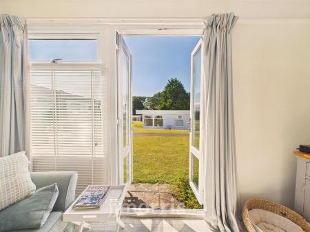 Lounge Area (Open Plan)