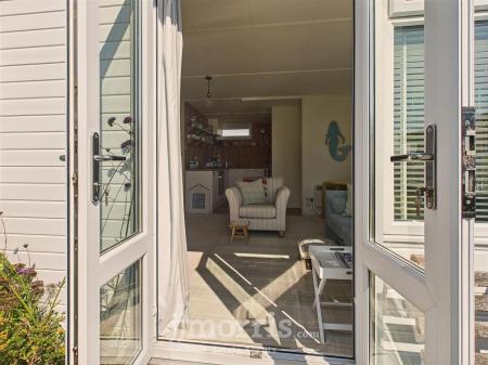 Lounge Area (Open Plan)