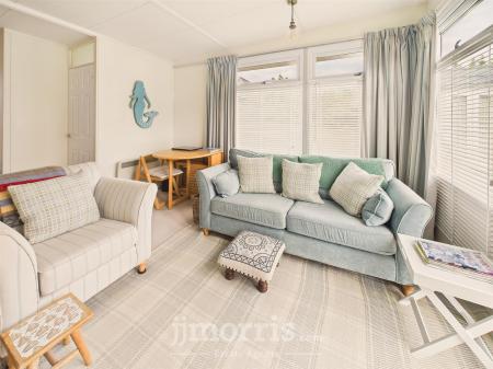 Lounge Area (Open Plan)