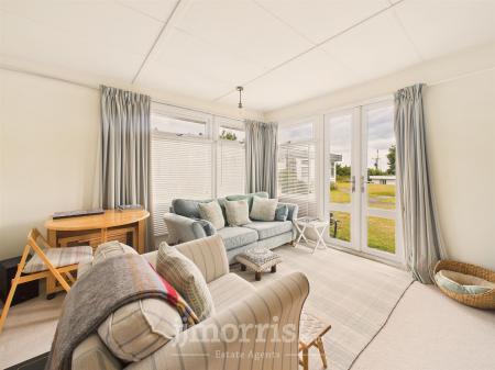 Lounge Area (Open Plan)