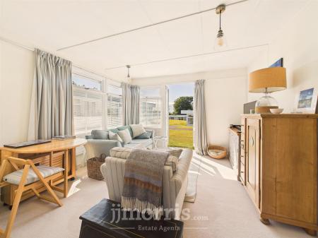 Lounge Area (Open Plan)