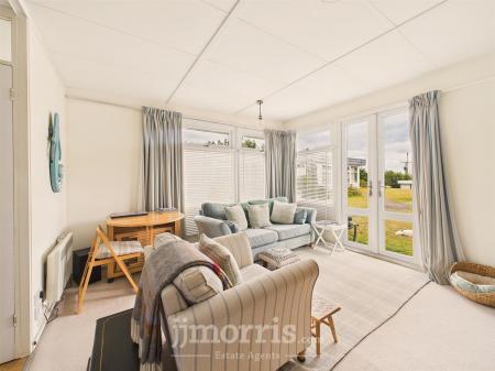 Lounge Area (Open Plan)