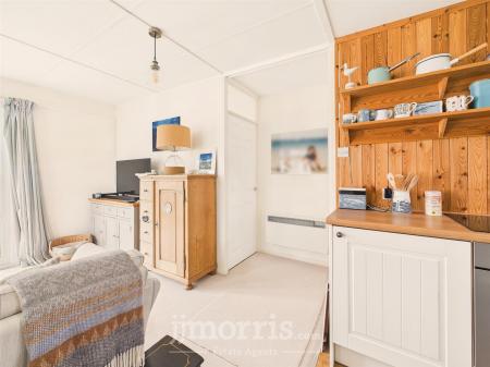 Lounge Area (Open Plan)