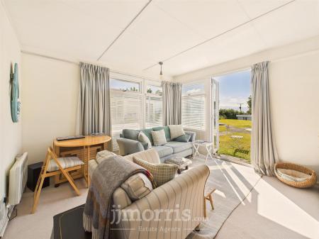 Lounge Area (Open Plan)