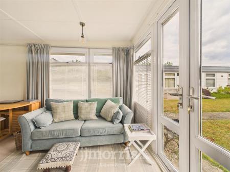 Lounge Area (Open Plan)