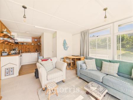 Lounge Area (Open Plan)