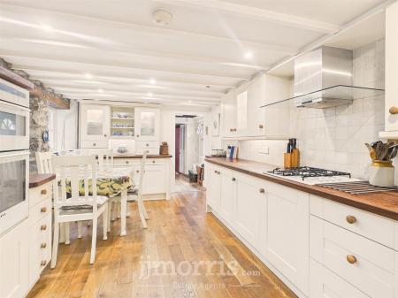 Kitchen/Breakfast Room