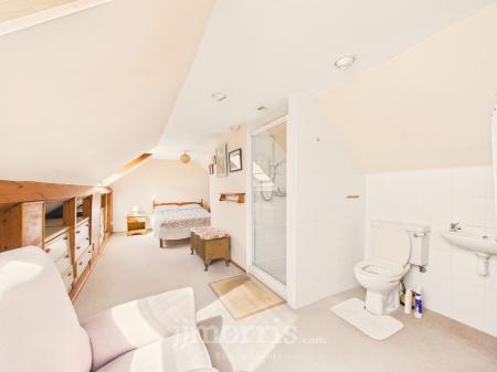 LOFT ROOM