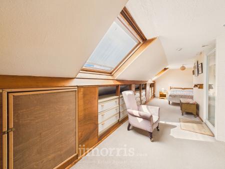 LOFT ROOM