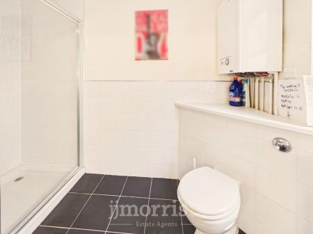 UTILITY / SHOWER ROOM