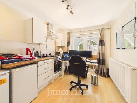 OPEN PLAN LIVING AREA