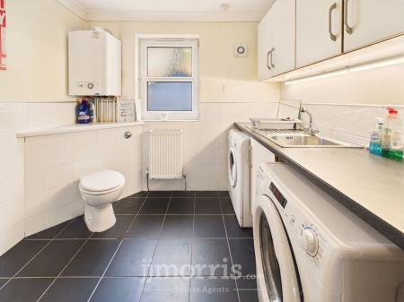 UTILITY / SHOWER ROOM