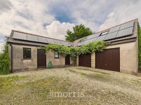 Double Garage/Workshop